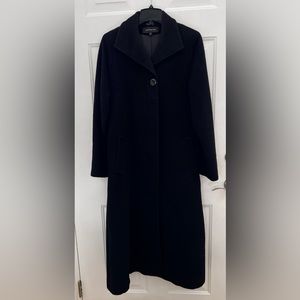 Jones NY size 8 -70% wool coat  black
